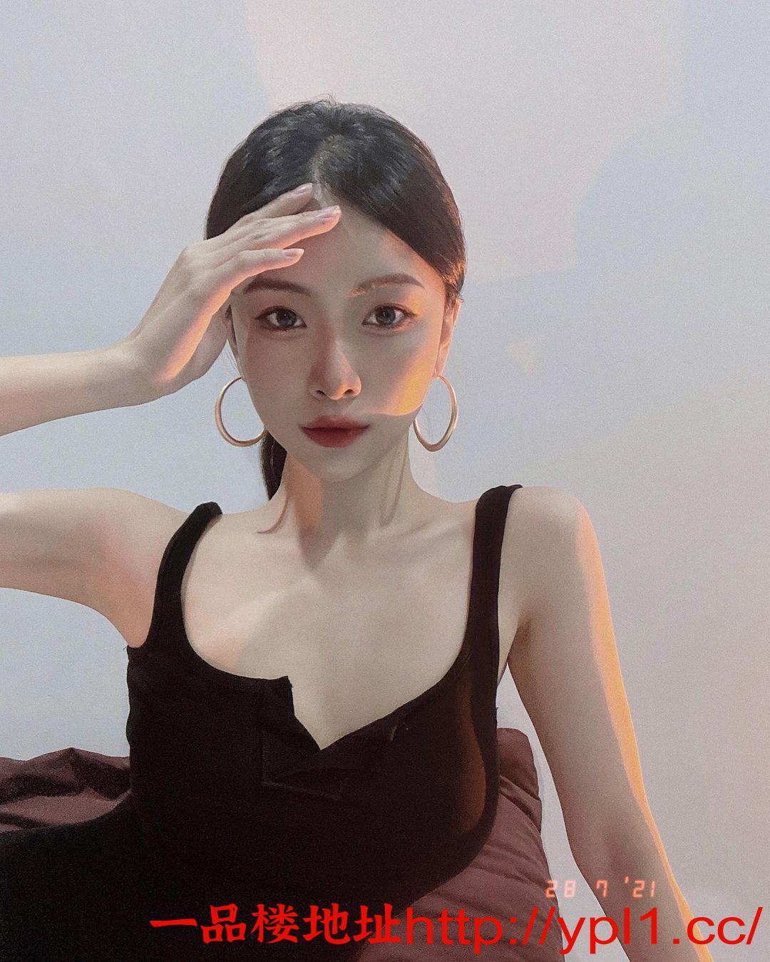 别打听我 ，我的确不怎么样。 #冷淡風 #blackdress #赫本黑.jpg